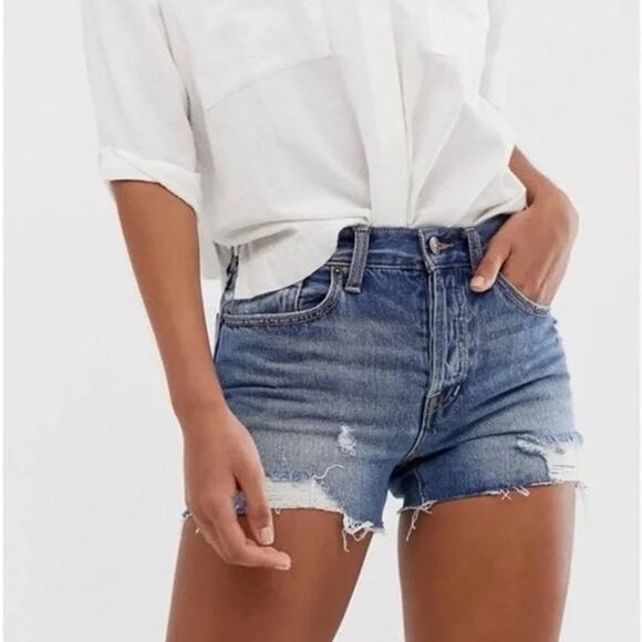 We The Free People Distressed Sofia Denim Shorts Byron Bay NWT Size 27 - Picture 1 of 4